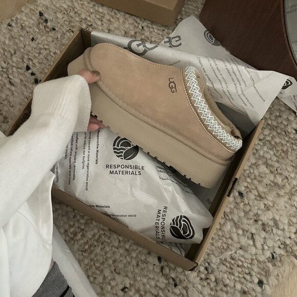 📌📌🌸UGG Tazz Mustard Seed Suede Platform Clog🌸 - Picture 5 of 10